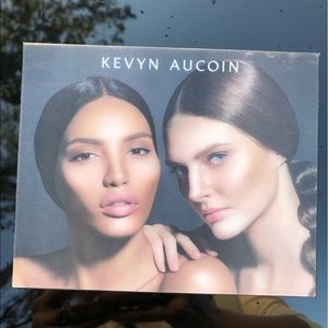 Kevyn Aucoin contour book